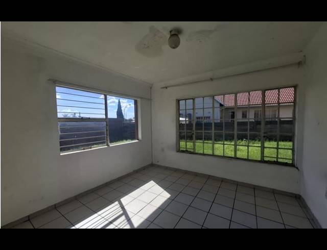 5 BEDROOM HOUSE FOR SALE IN SIMMERFIELD